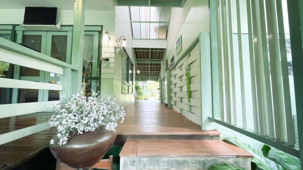 Rimsira Villa Chumphon Bagian luar foto